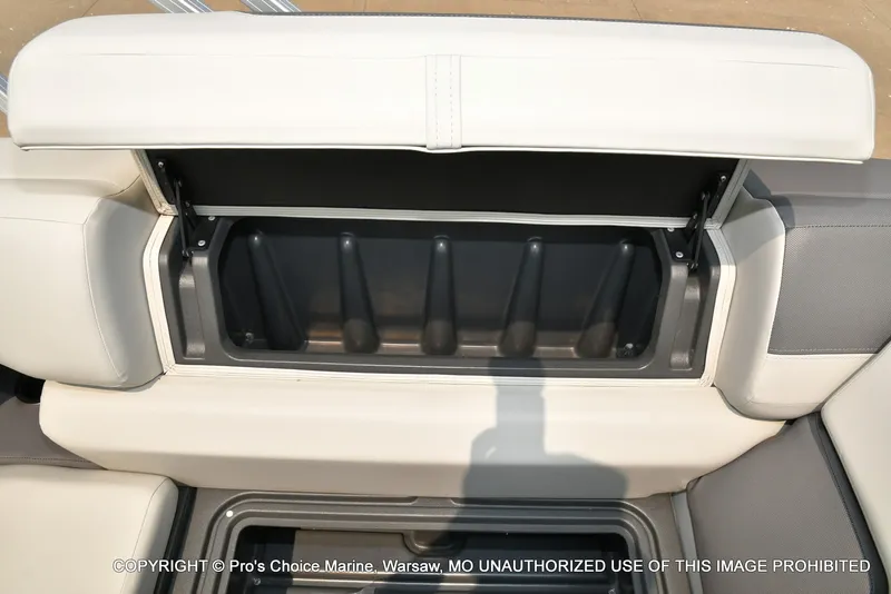 Slide: The Image of Sun Tracker Fishin' Barge 20 DLX 2027 - 61