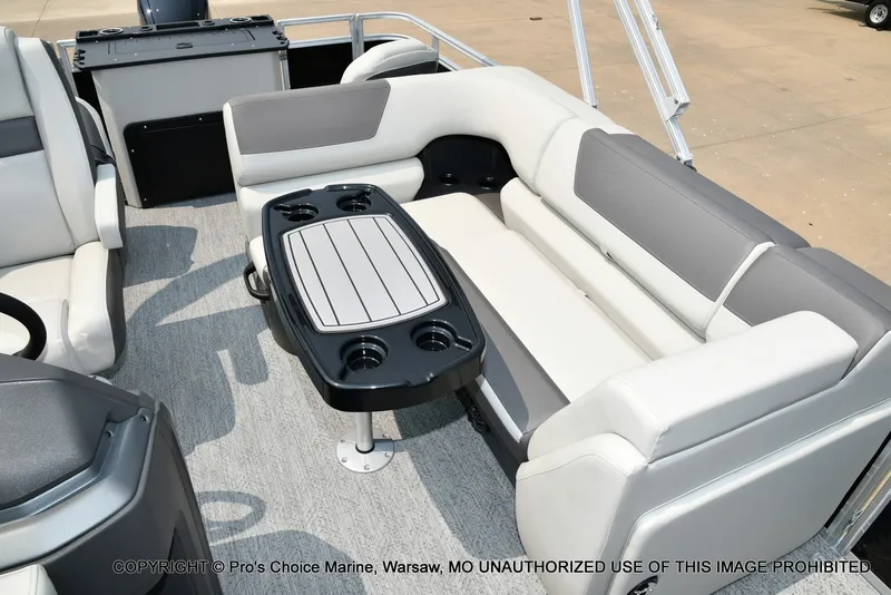 Slide: The Image of Sun Tracker Fishin' Barge 20 DLX 2027 - 35