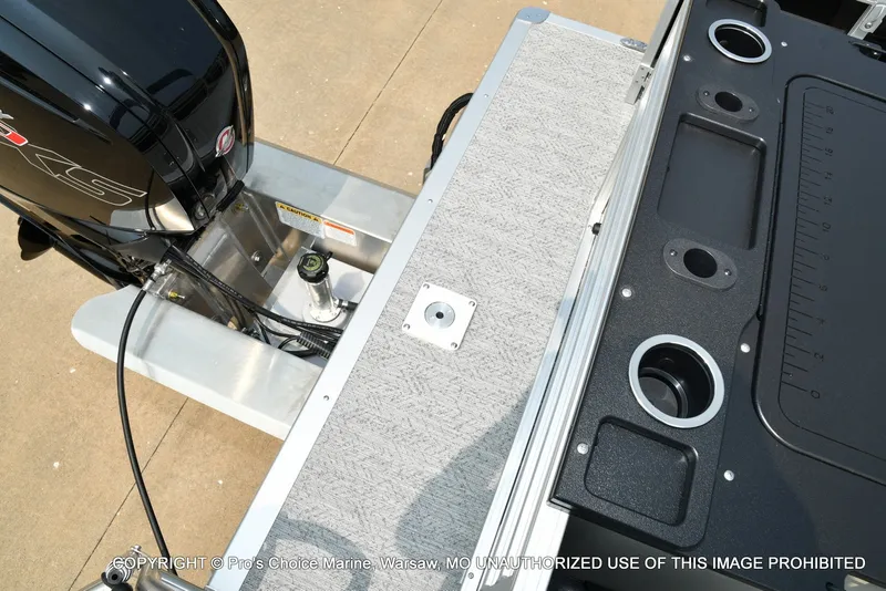 Slide: The Image of Sun Tracker Fishin' Barge 20 DLX 2027 - 55