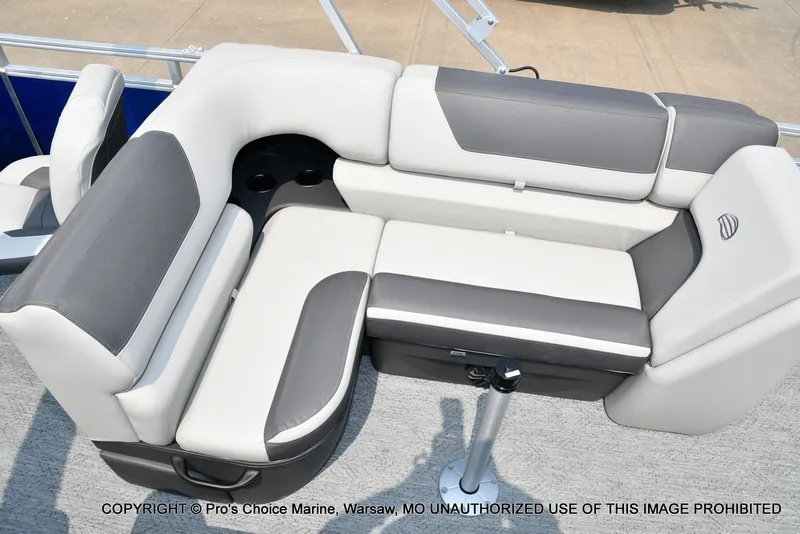 Slide: The Image of Sun Tracker Fishin' Barge 20 DLX 2027 - 52