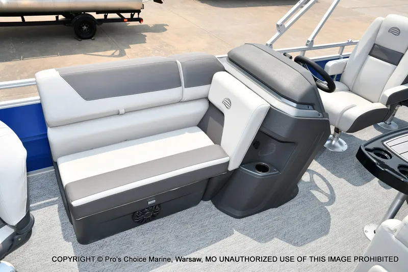 Slide: The Image of Sun Tracker Fishin' Barge 20 DLX 2027 - 31