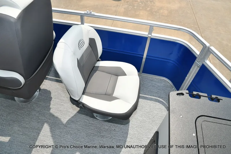 Slide: The Image of Sun Tracker Fishin' Barge 20 DLX 2027 - 47