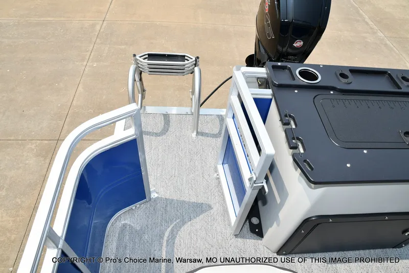 Slide: The Image of Sun Tracker Fishin' Barge 20 DLX 2027 - 48