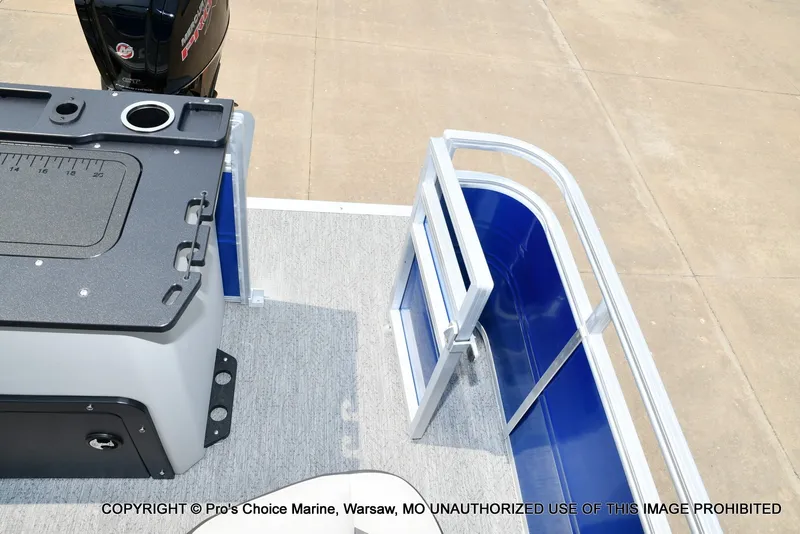 Slide: The Image of Sun Tracker Fishin' Barge 20 DLX 2027 - 46