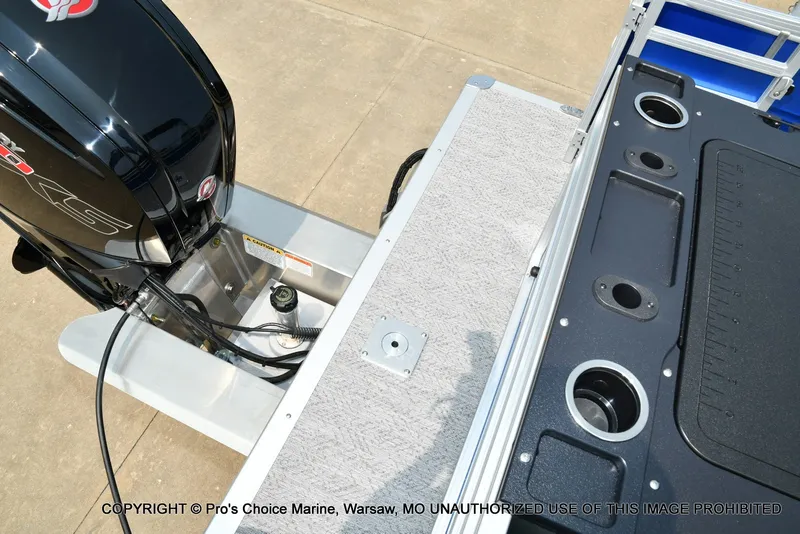 Slide: The Image of Sun Tracker Fishin' Barge 20 DLX 2027 - 50