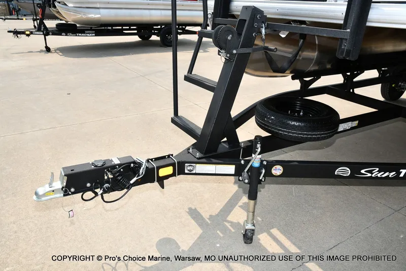 Slide: The Image of Sun Tracker Fishin' Barge 20 DLX 2027 - 66