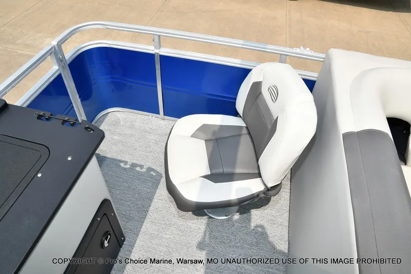 Slide: The Image of Sun Tracker Fishin' Barge 20 DLX 2027 - 45
