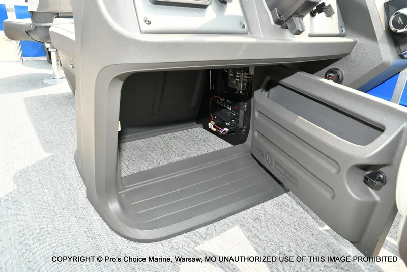Slide: The Image of Sun Tracker Fishin' Barge 20 DLX 2027 - 39