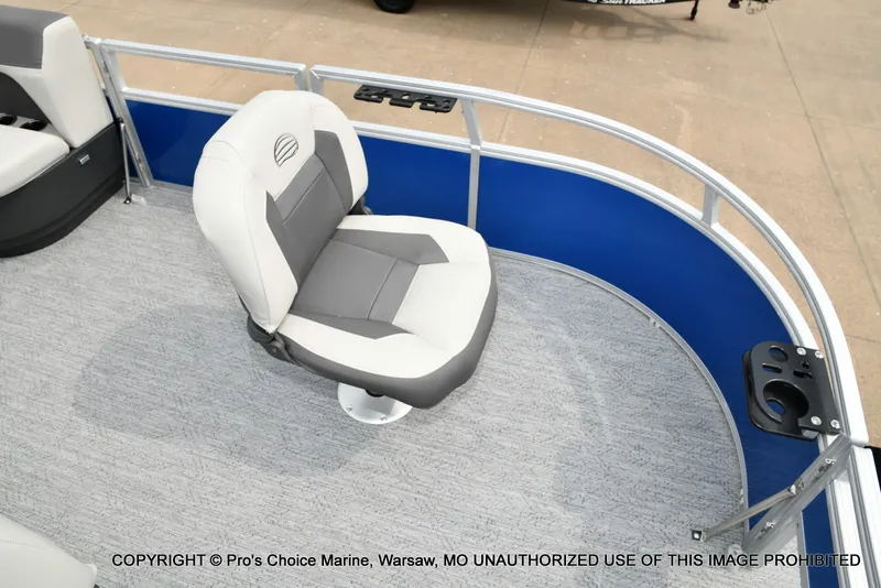 Slide: The Image of A seat on a Sun Tracker Bass Buggy 16 XL Select pontoon boat. - 4