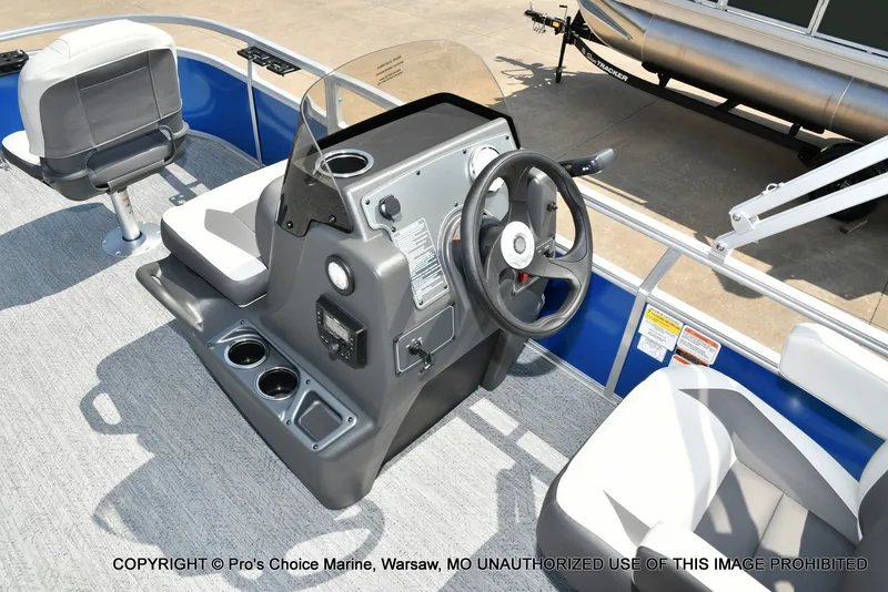 Slide: The Image of Sun Tracker Bass Buggy 16 XL Select 2027 - 31