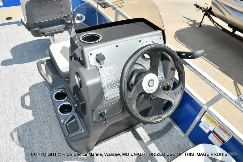 Slide: The Image of Sun Tracker Bass Buggy 16 XL Select 2027 - 32