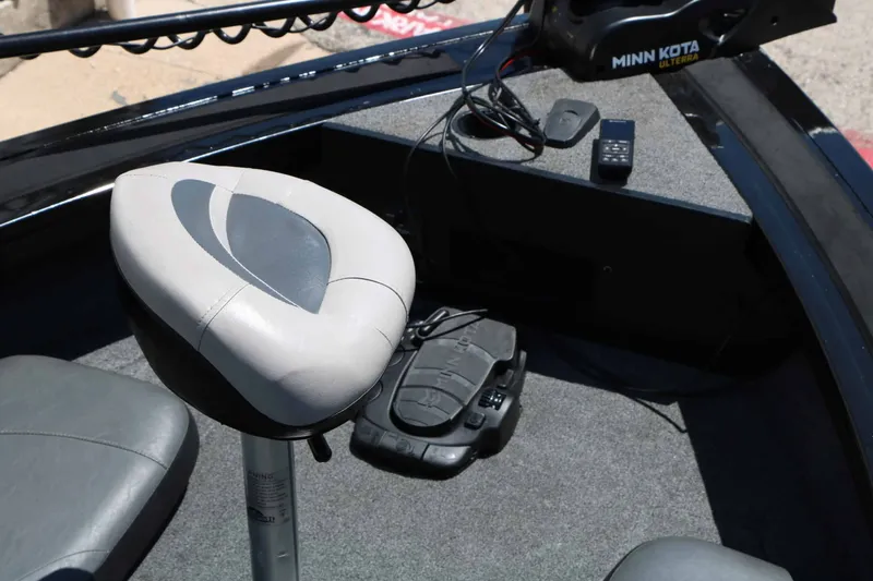Slide: The Image of The image shows the interior of a 2020 Tracker Targa V 19 Combo boat with gray seats and a Minn Kota motor. - 25