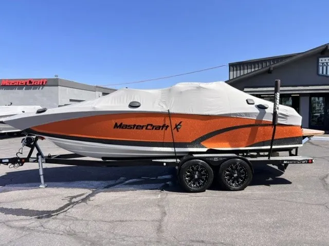 Slide: The Image of MasterCraft X23 2016 - 23