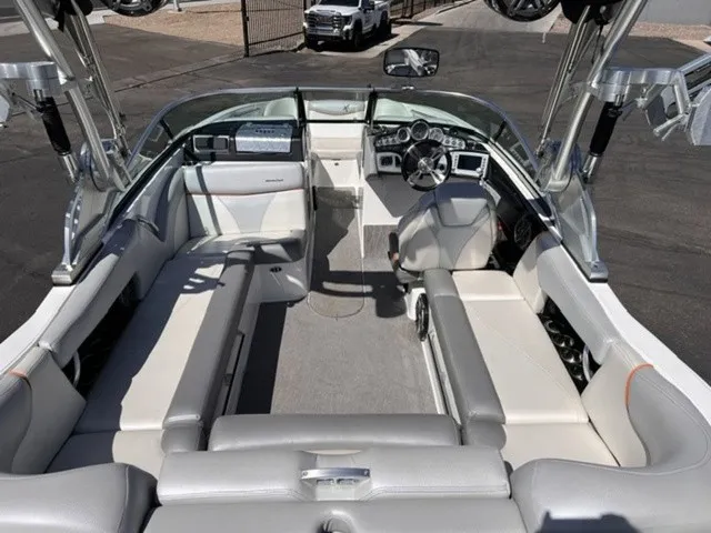 Slide: The Image of MasterCraft X23 2016 - 12