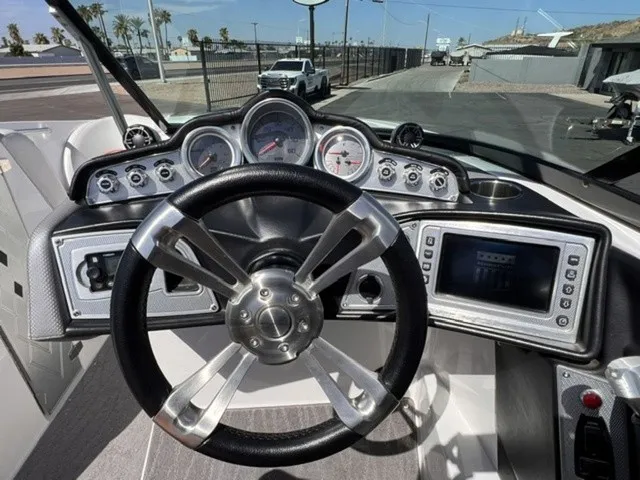 Slide: The Image of MasterCraft X23 2016 - 20