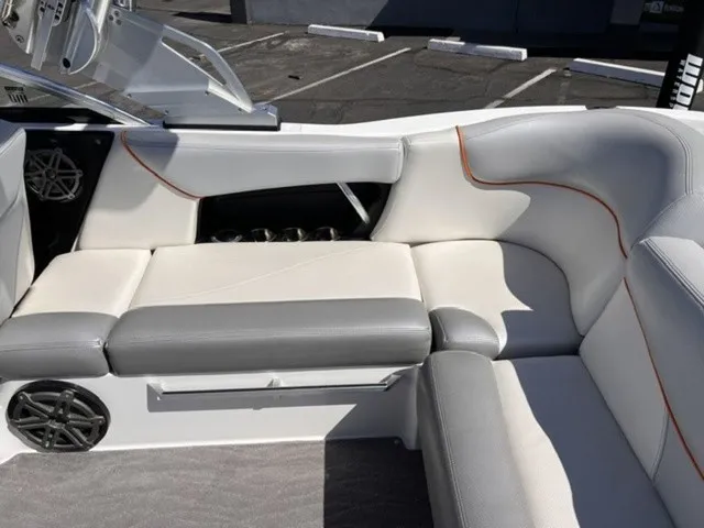 Slide: The Image of MasterCraft X23 2016 - 17