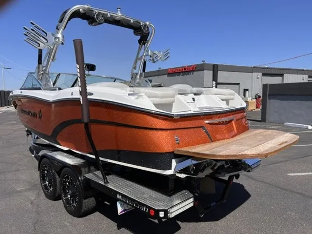 Slide: The Image of MasterCraft X23 2016 - 8