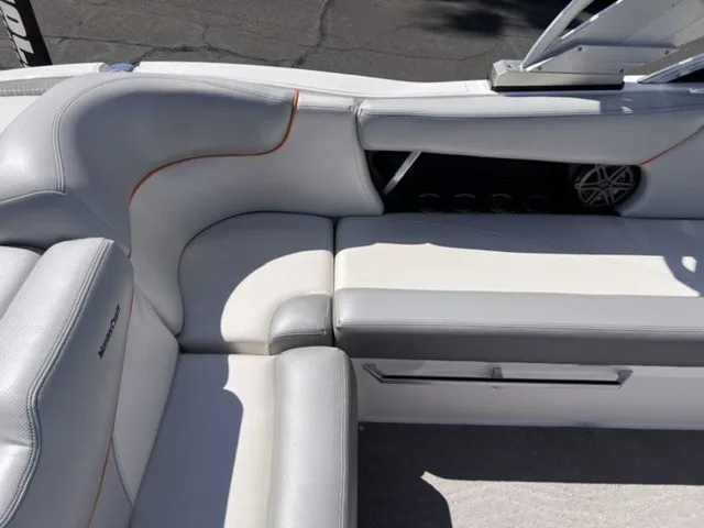 Slide: The Image of MasterCraft X23 2016 - 15