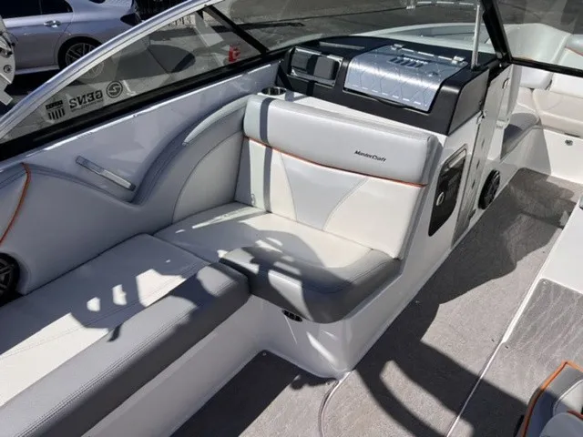 Slide: The Image of MasterCraft X23 2016 - 14