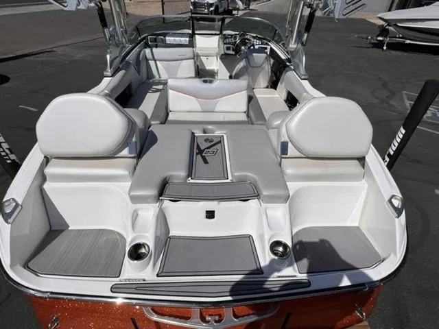 Slide: The Image of MasterCraft X23 2016 - 11