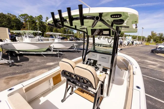 Slide: The Image of Sea Pro 242 Center Console 2024 - 15