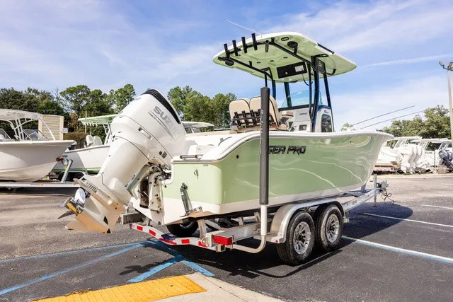Slide: The Image of Sea Pro 242 Center Console 2024 - 20