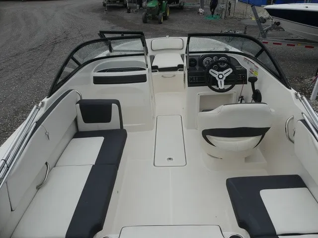 Slide: The Image of Bayliner VR4 Bowrider OB 2022 - 13