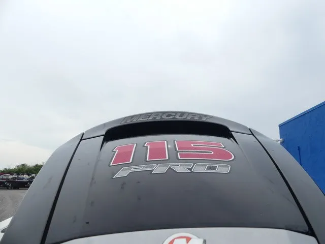 Slide: The Image of Bayliner VR4 Bowrider OB 2022 - 10