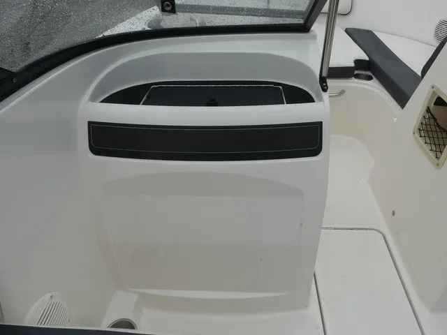 Slide: The Image of Bayliner VR4 Bowrider OB 2022 - 17