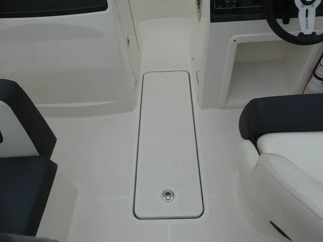 Slide: The Image of Bayliner VR4 Bowrider OB 2022 - 19