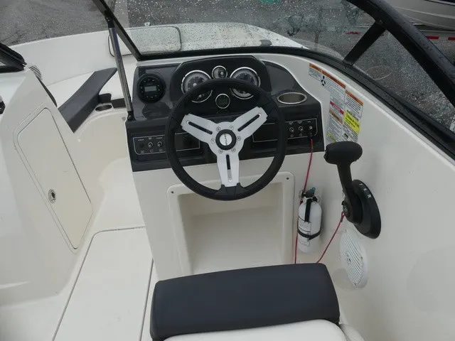 Slide: The Image of Bayliner VR4 Bowrider OB 2022 - 16