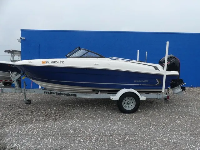 Slide: The Image of Bayliner VR4 Bowrider OB 2022 - 7