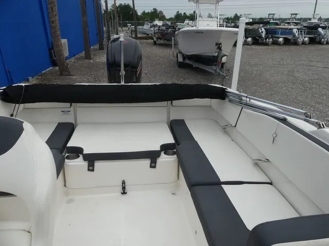 Slide: The Image of Bayliner VR4 Bowrider OB 2022 - 15