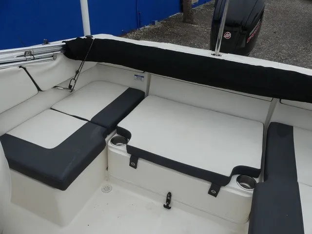 Slide: The Image of Bayliner VR4 Bowrider OB 2022 - 21
