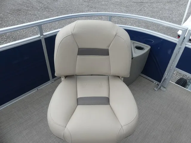 Slide: The Image of Sun Tracker Fishin' Barge 22 XP3 2024 - 14