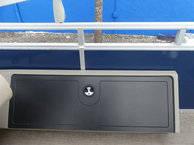 Slide: The Image of Sun Tracker Fishin' Barge 22 XP3 2024 - 22