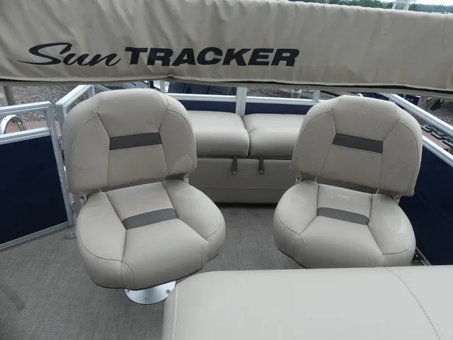 Slide: The Image of Sun Tracker Fishin' Barge 22 XP3 2024 - 17