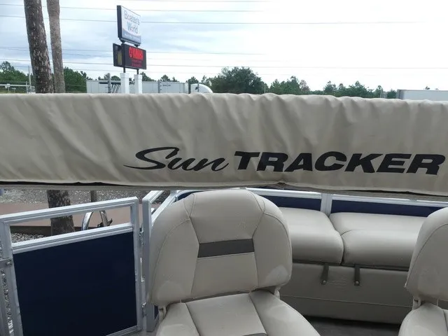 Slide: The Image of Sun Tracker Fishin' Barge 22 XP3 2024 - 24