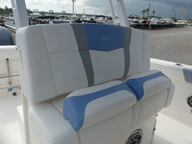 Slide: The Image of The 2022 Robalo R272 Center Console features a cushioned bench seat in white and blue. - 20