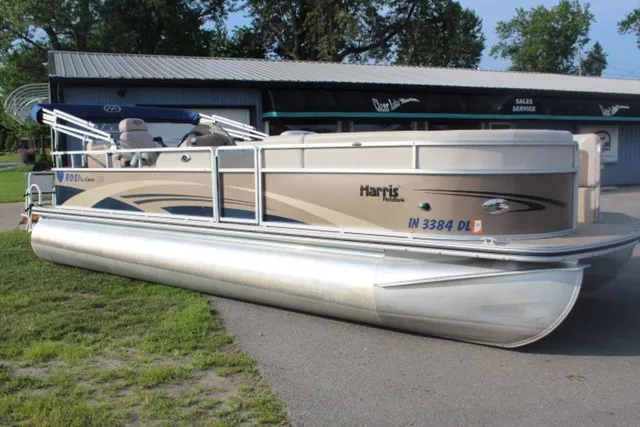 Slide: The Image of Harris Sunliner 220 2010 - 1