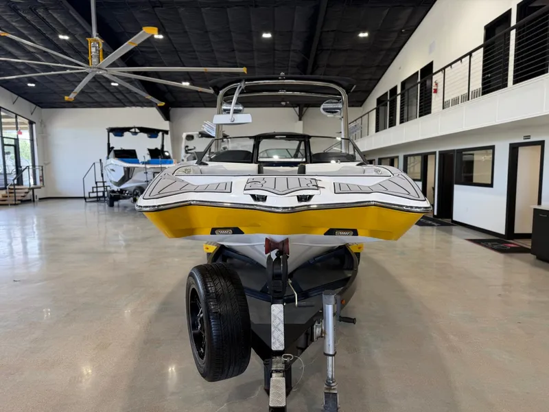Slide: The Image of A 2014 Malibu Wakesetter 24 MXZ is displayed in a modern showroom. - 8