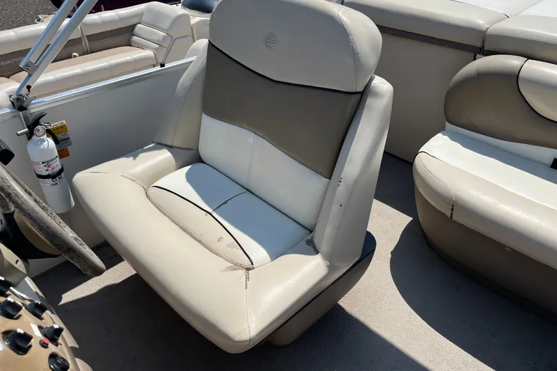 Slide: The Image of Captain's seat on 2000 Sun Tracker Party Barge 22 I/O Regency Edition boat. - 11