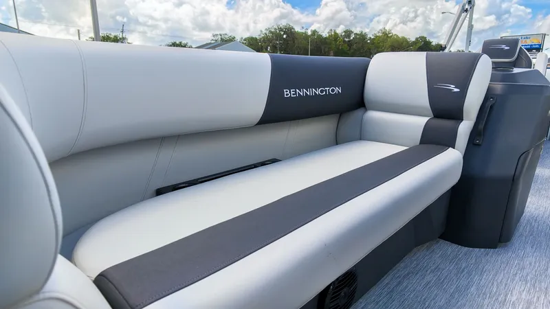 Slide: The Image of Bennington 20 S1 STERN RADIUS 2027 - 18