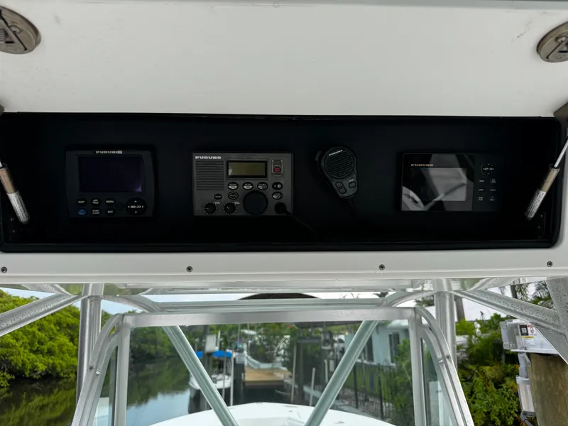 Slide: The Image of Regulator Marine 32 Forward Seating 2005 - 23