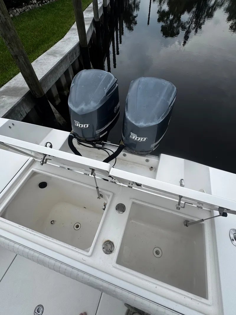 Slide: The Image of Regulator Marine 32 Forward Seating 2005 - 18