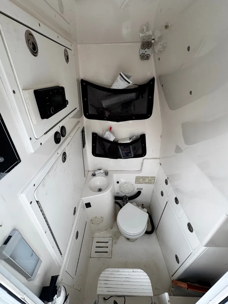 Slide: The Image of Regulator Marine 32 Forward Seating 2005 - 20