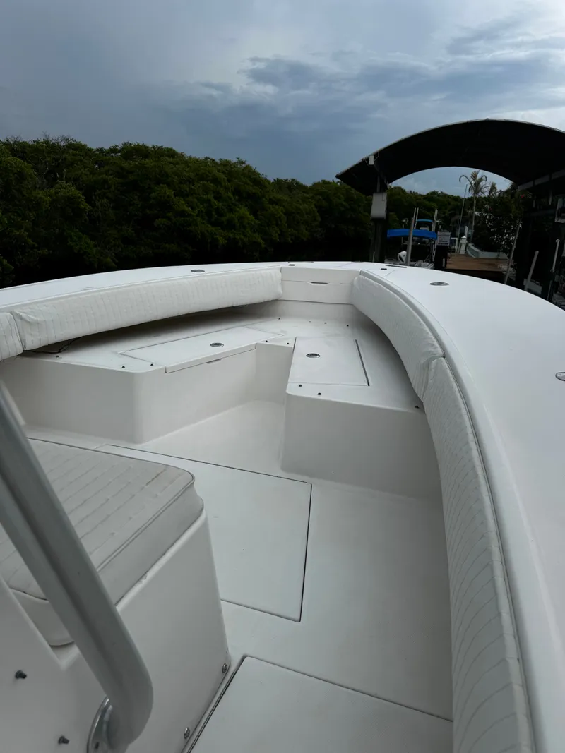 Slide: The Image of Regulator Marine 32 Forward Seating 2005 - 9