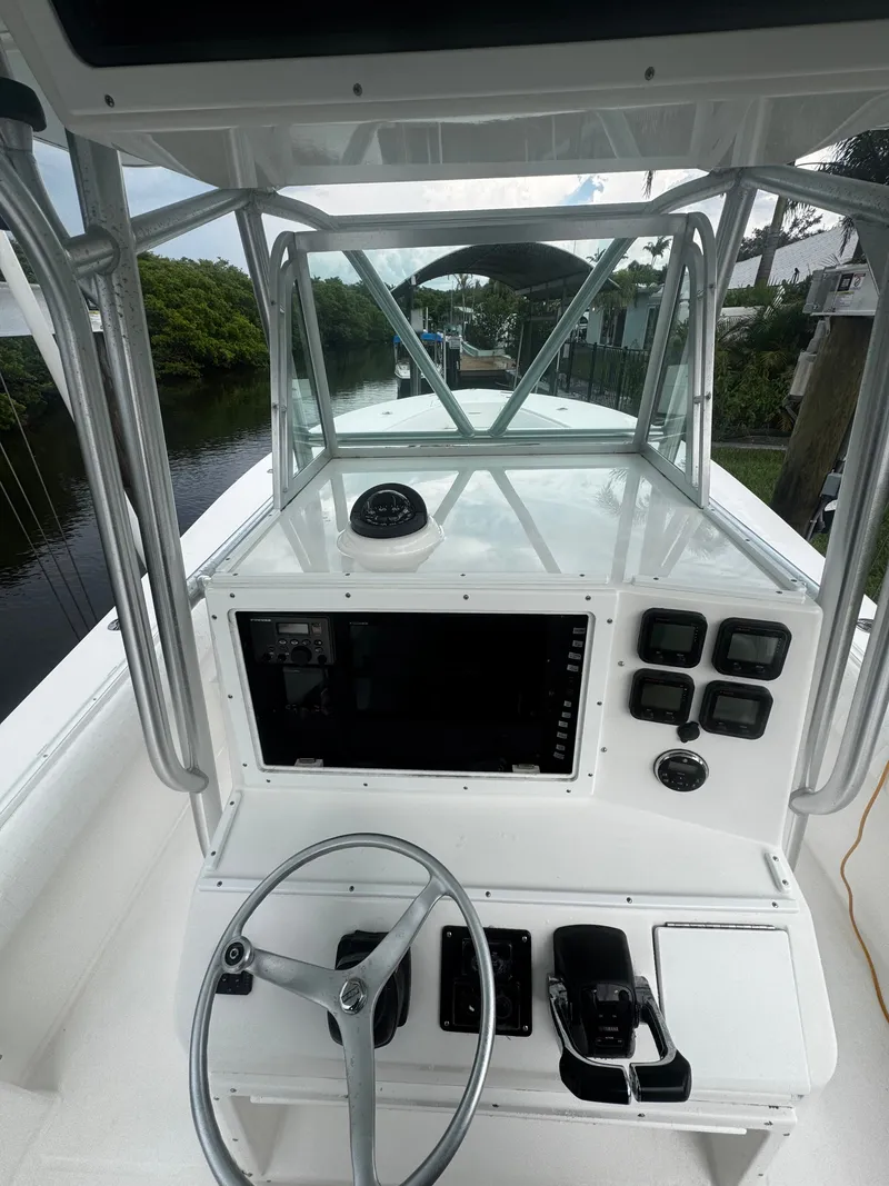 Slide: The Image of Regulator Marine 32 Forward Seating 2005 - 4