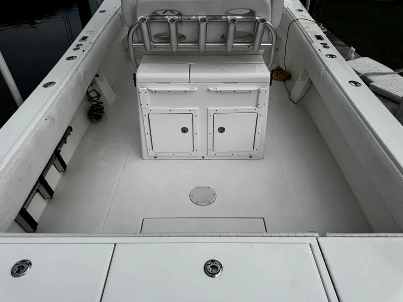 Slide: The Image of Regulator Marine 32 Forward Seating 2005 - 12