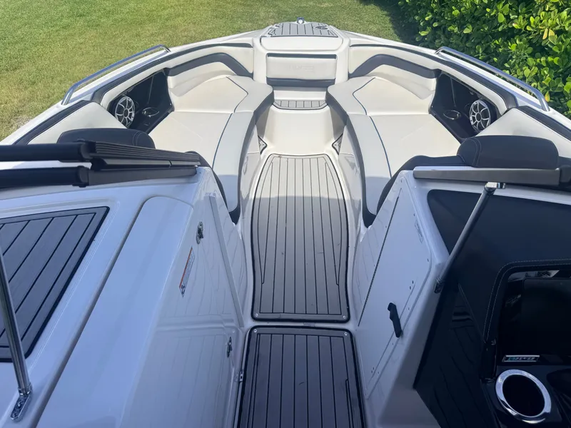 Slide: The Image of The image shows the bow area of a 2020 Yamaha Boats 242SE with sleek seating and speakers. - 14